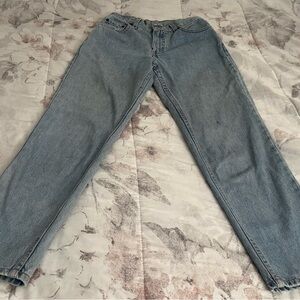 Vintage Y2K Levi’s 550 Relaxed Fit Tapered Leg light wash jeans, size 6 short